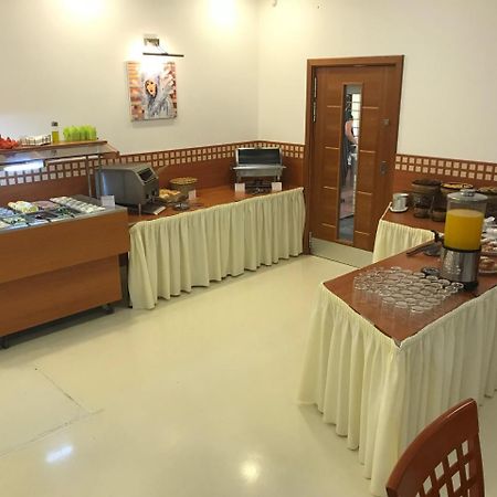 Knezdub Hotel Radejov מראה חיצוני תמונה