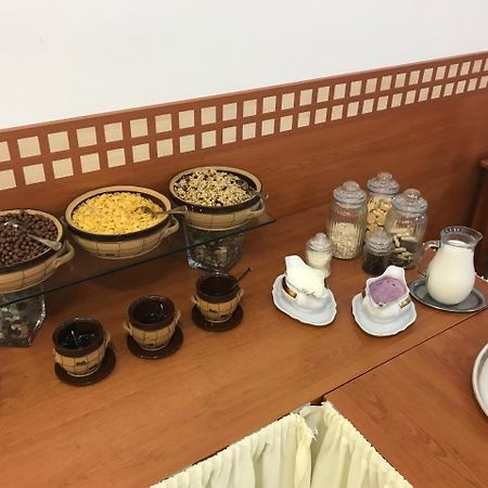 Knezdub Hotel Radejov מראה חיצוני תמונה