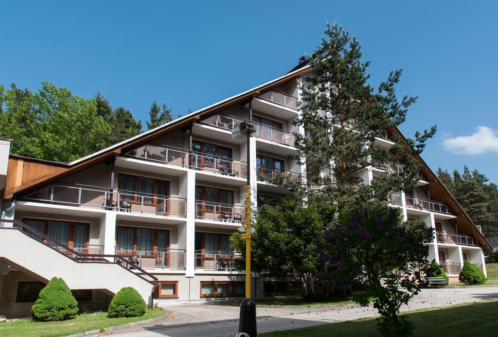 Knezdub Hotel Radejov מראה חיצוני תמונה