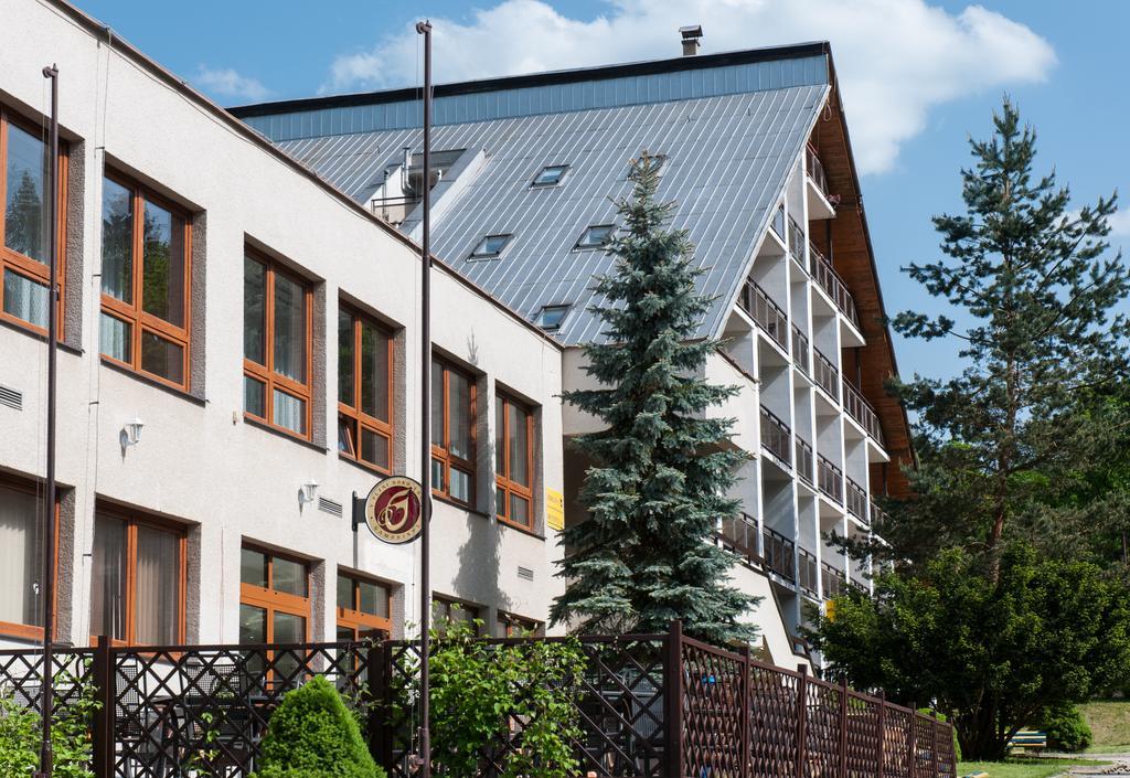 Knezdub Hotel Radejov מראה חיצוני תמונה