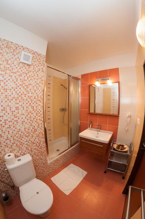 Knezdub Hotel Radejov מראה חיצוני תמונה