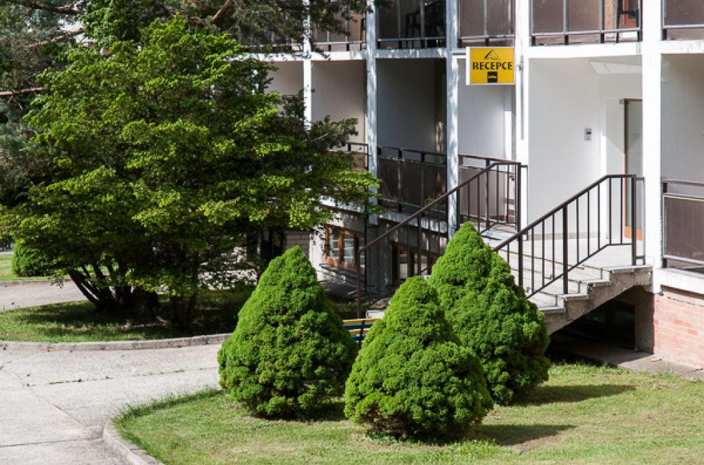 Knezdub Hotel Radejov מראה חיצוני תמונה