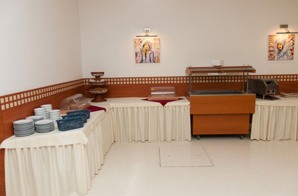 Knezdub Hotel Radejov מראה חיצוני תמונה