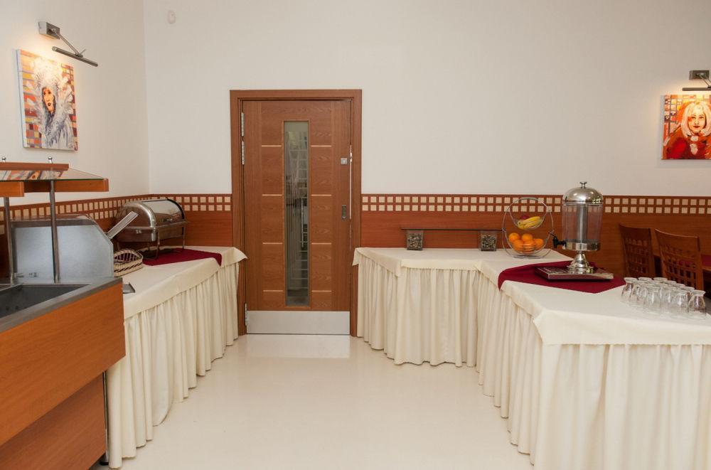 Knezdub Hotel Radejov מראה חיצוני תמונה