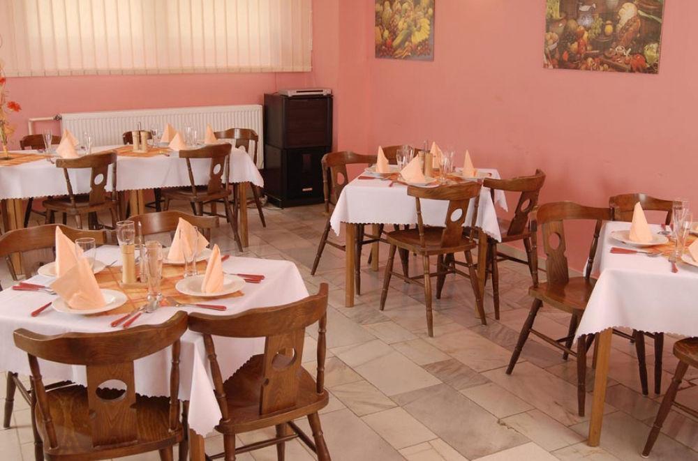 Knezdub Hotel Radejov מראה חיצוני תמונה