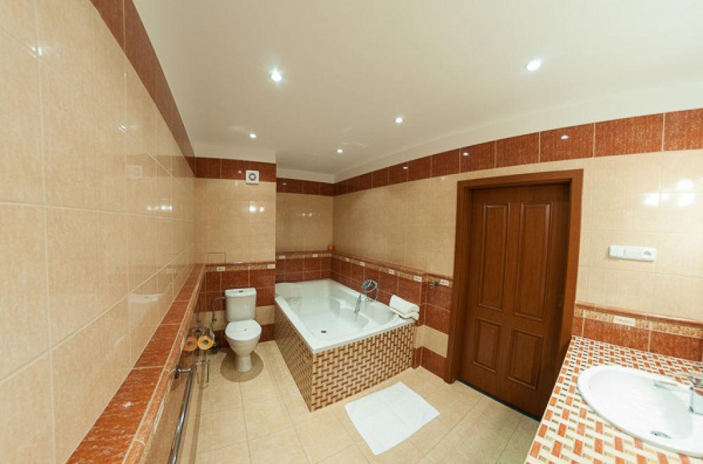 Knezdub Hotel Radejov מראה חיצוני תמונה