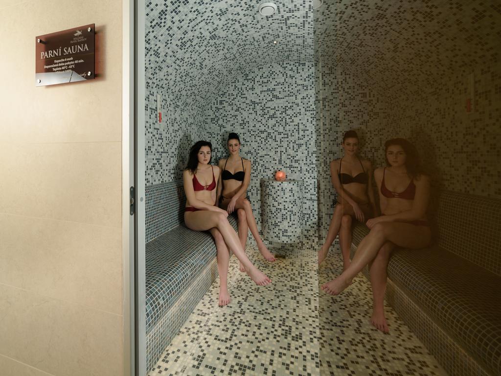 Knezdub Hotel Radejov מראה חיצוני תמונה