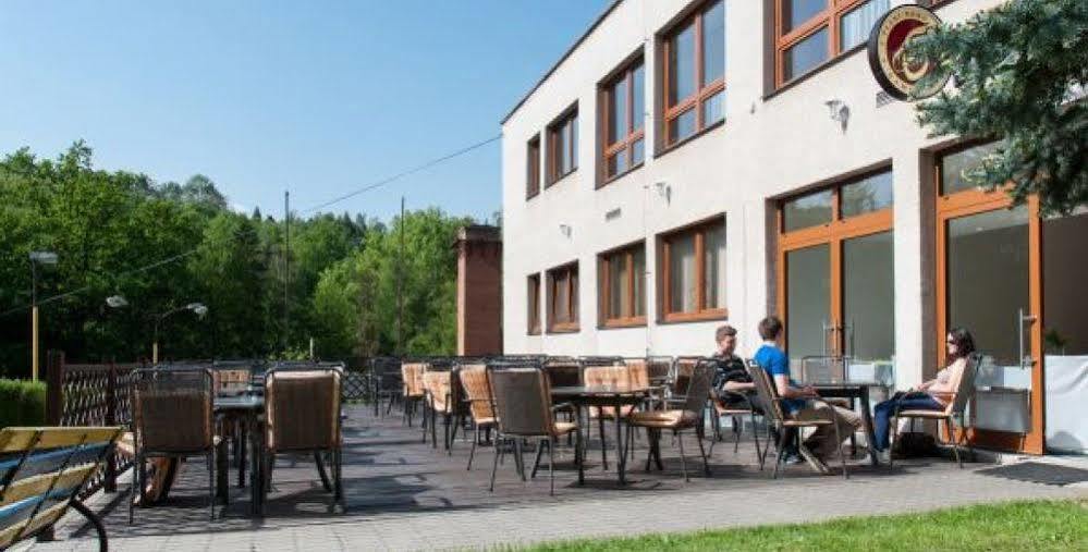 Knezdub Hotel Radejov מראה חיצוני תמונה