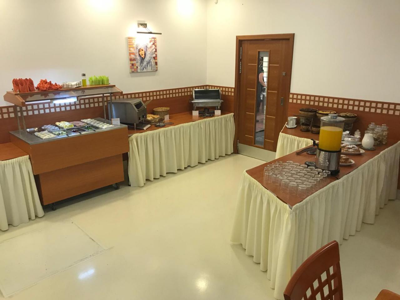 Knezdub Hotel Radejov מראה חיצוני תמונה